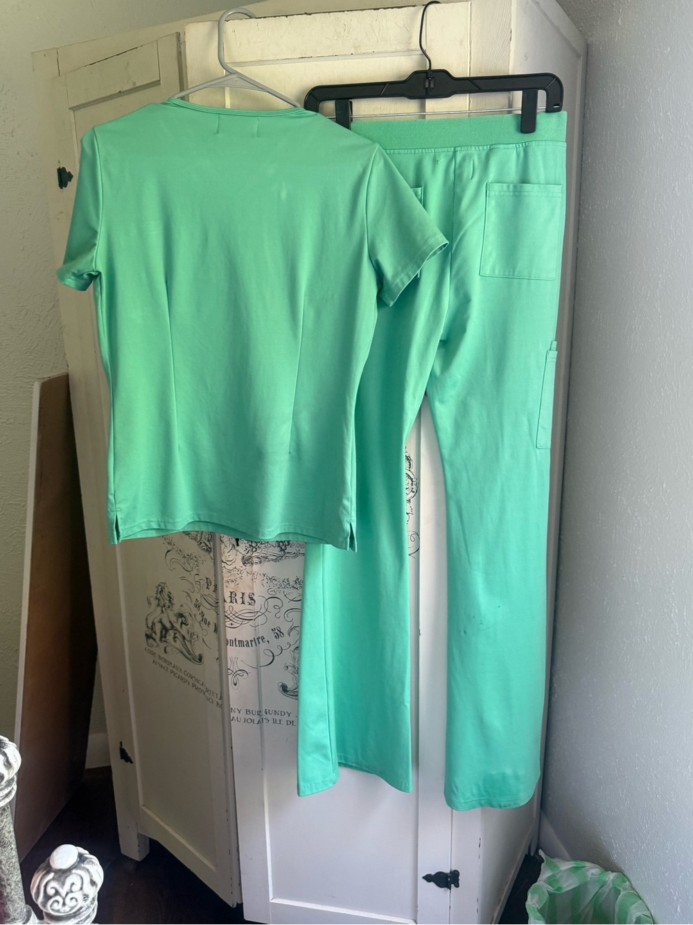 NWT/NWOT “Sold Out” Ashh Cargo Flare Scrub Set - Picture 16 of 16